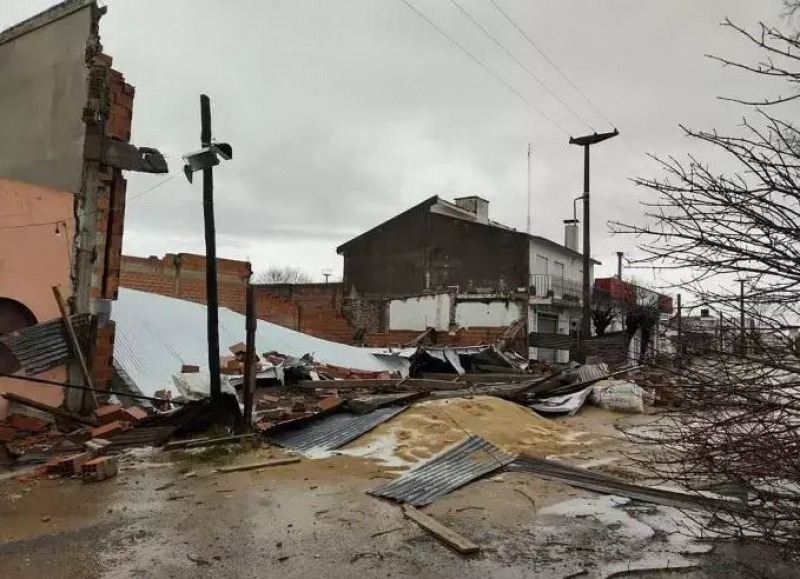 Un fuerte temporal de viento y granizo azot a Saladillo